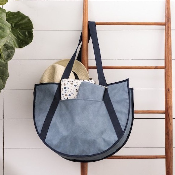 Round About Tote Thirty-One - Picture 3 of 4